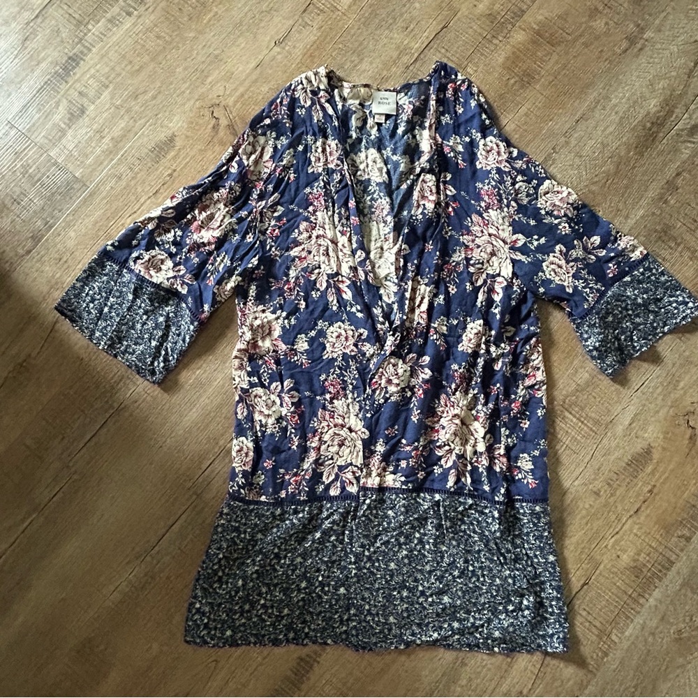 Knox Rose Navy and Cream Floral Kimono